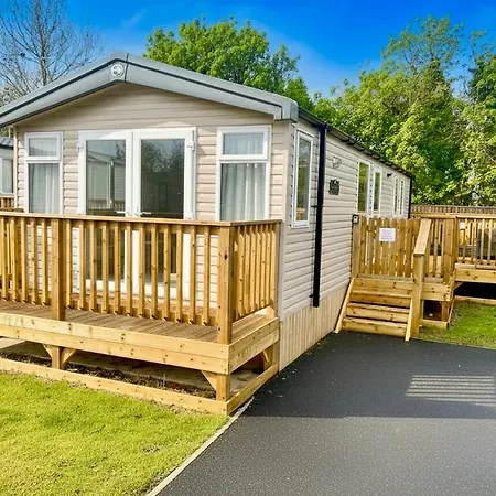 Chalet Hot Tub Amotherby