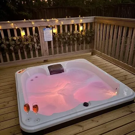 Hot Tub Chalet Amotherby